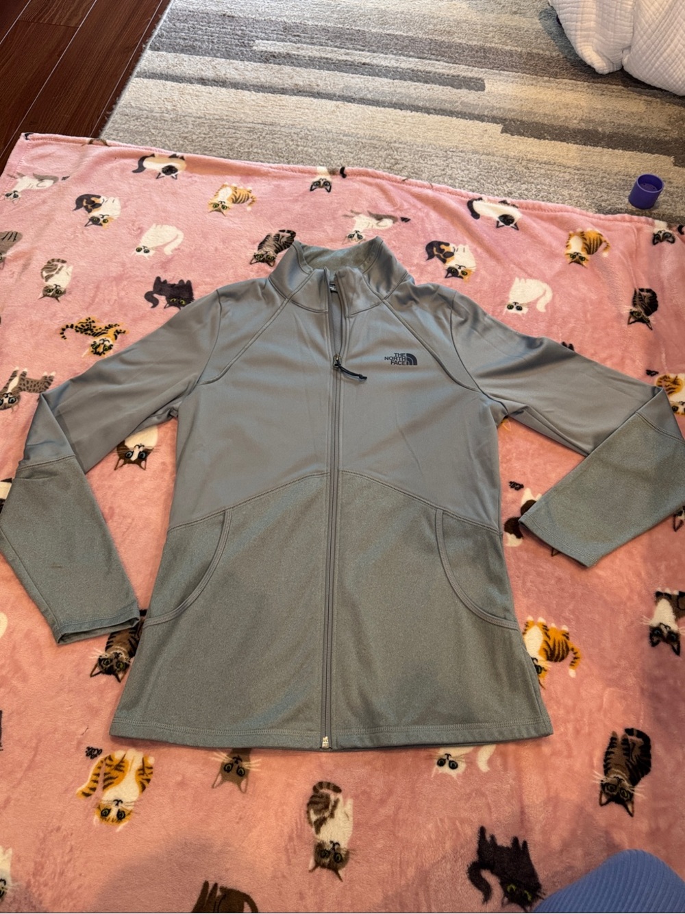 The North Face Menβs Heather Gray Full-Zip Performance Jacket